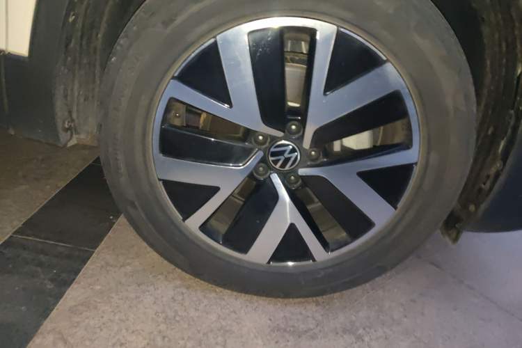 Used Volkswagen Tayron 2023 330TSI Two-Wheel-Drive Luxury Plus Advanced Version Right Front Wheel Hub