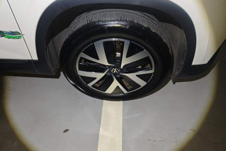 Used Volkswagen Tayron 2023 330TSI Two-Wheel-Drive Luxury Plus Advanced Version Right Front Wheel Hub