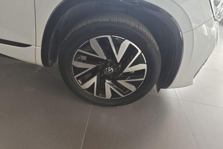 Used Volkswagen Tayron 2023 Revised Version 380TSI All-Wheel Drive R-Line High-Energy Edition Right Front Wheel Hub