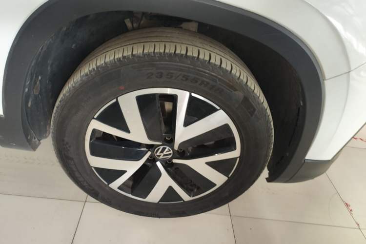 Used Volkswagen Tayron 2023 330TSI Two-Wheel-Drive Luxury Plus Advanced Version Right Front Wheel Hub