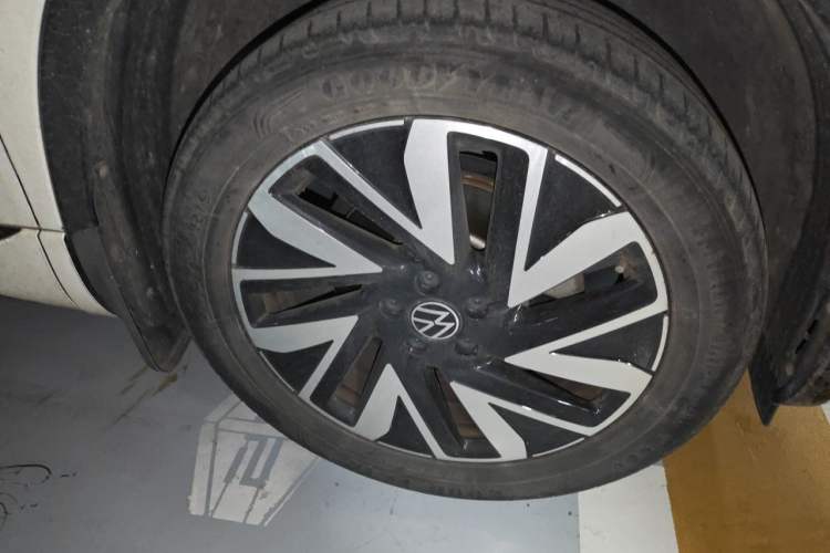Used Volkswagen Tayron 2023 330TSI Two-Wheel-Drive R-Line High-Energy Version Right Front Wheel Hub