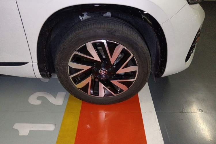 Used Volkswagen Tayron 2023 330TSI Two-Wheel-Drive R-Line High-Energy Version Right Front Wheel Hub