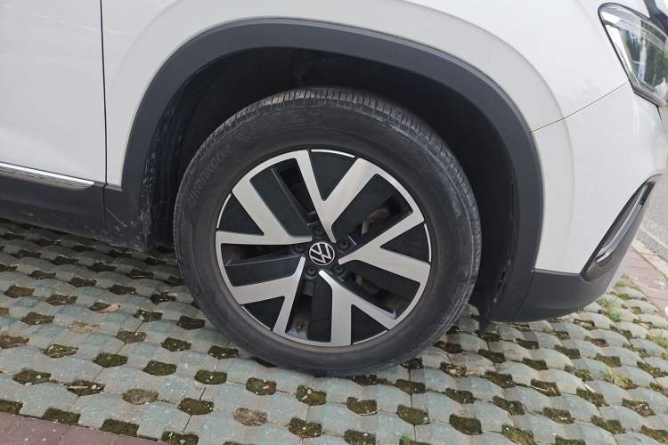 Used Volkswagen Tayron 2023 330TSI Two-Wheel-Drive Luxury Plus Advanced Version Right Front Wheel Hub