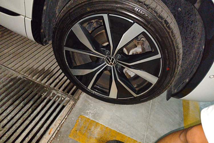 Used Volkswagen Tayron 2023 380TSI Four-Wheel Drive R-Line Pro Smart Edition Right Front Wheel Hub