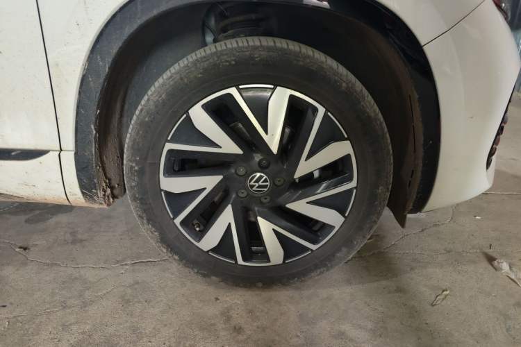 Used Volkswagen Tayron 2023 380TSI Four-Wheel Drive R-Line High-Energy Version Right Front Wheel Hub