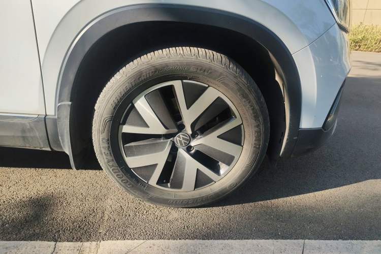 Used Volkswagen Tayron 2023 300TSI Two-Wheel-Drive Luxury Plus Advanced Edition Right Front Wheel Hub