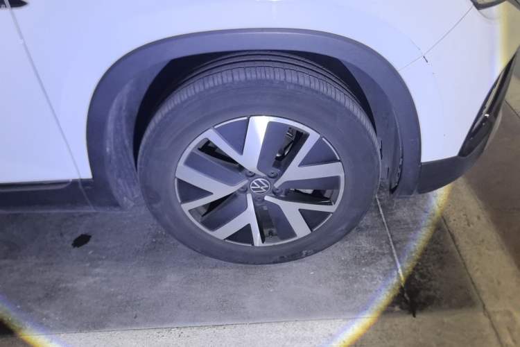 Used Volkswagen Tayron 2023 330TSI Two-Wheel-Drive Luxury Plus Advanced Version Right Front Wheel Hub