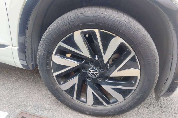 Used Volkswagen Tayron 2023 380TSI Four-Wheel Drive R-Line High-Energy Version Right Front Wheel Hub