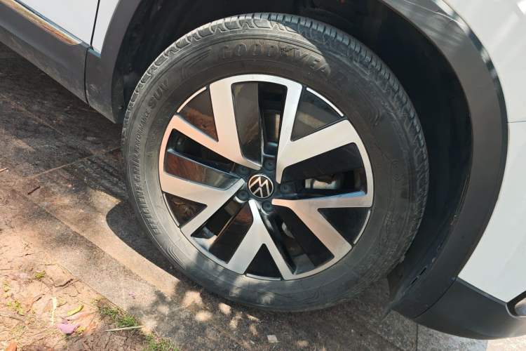 Used Volkswagen Tayron 2023 330TSI Two-Wheel-Drive Luxury Plus Advanced Version Right Front Wheel Hub
