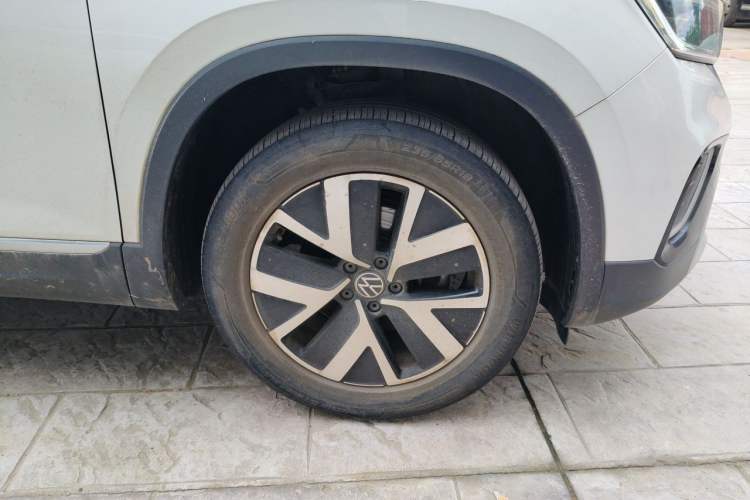 Used Volkswagen Tayron 2023 280TSI Two-Wheel-Drive Luxury Plus Advanced Version Right Front Wheel Hub