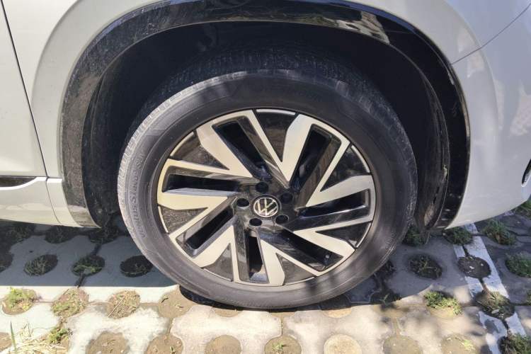 Used Volkswagen Tayron 2023 330TSI Two-Wheel-Drive R-Line High-Energy Version Right Front Wheel Hub