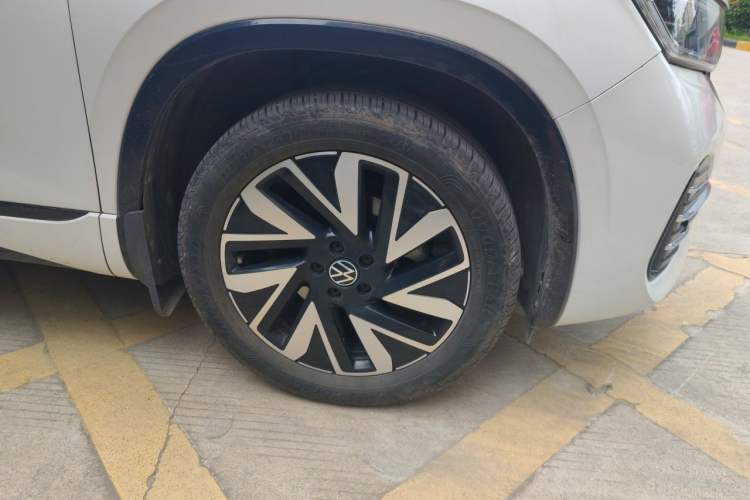 Used Volkswagen Tayron 2023 330TSI Two-Wheel-Drive R-Line High-Energy Version Right Front Wheel Hub
