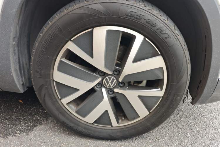 Used Volkswagen Tayron 2023 330TSI Two-Wheel-Drive Luxury Plus Advanced Version Right Front Wheel Hub