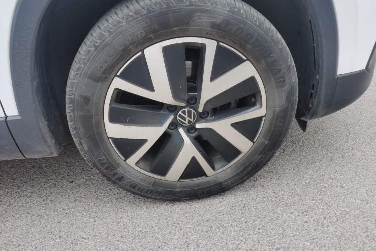 Used Volkswagen Tayron 2023 280TSI Two-Wheel-Drive Luxury Plus Advanced Version Right Front Wheel Hub