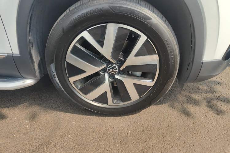Used Volkswagen Tayron 2023 330TSI Two-Wheel-Drive Luxury Plus Advanced Version Right Front Wheel Hub