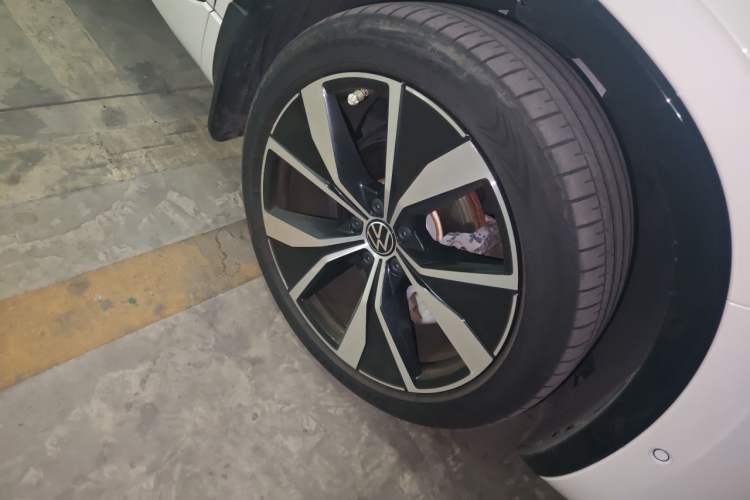 Used Volkswagen Tayron 2023 Revised Version 380TSI All-Wheel Drive R-Line Pro Smart Edition Right Front Wheel Hub