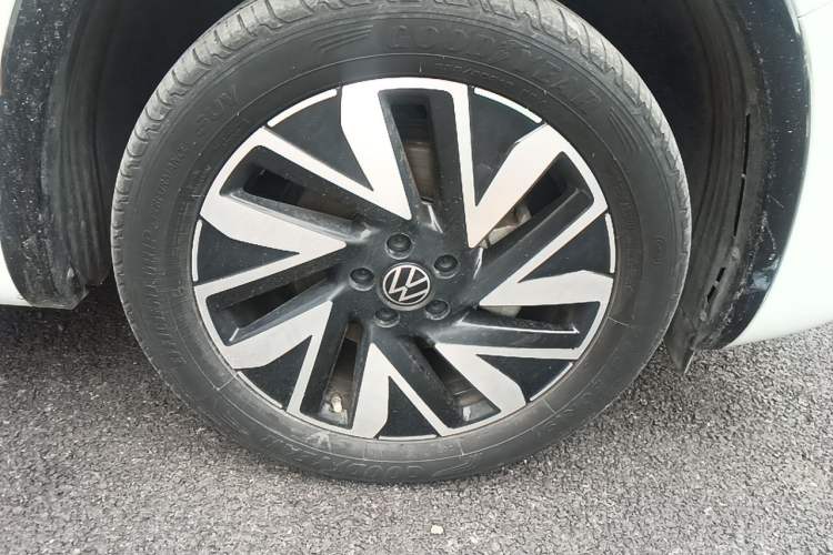 Used Volkswagen Tayron 2023 380TSI Four-Wheel Drive R-Line High-Energy Version Right Front Wheel Hub