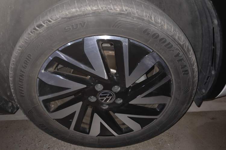 Used Volkswagen Tayron 2023 330TSI Two-Wheel-Drive R-Line High-Energy Version Right Front Wheel Hub
