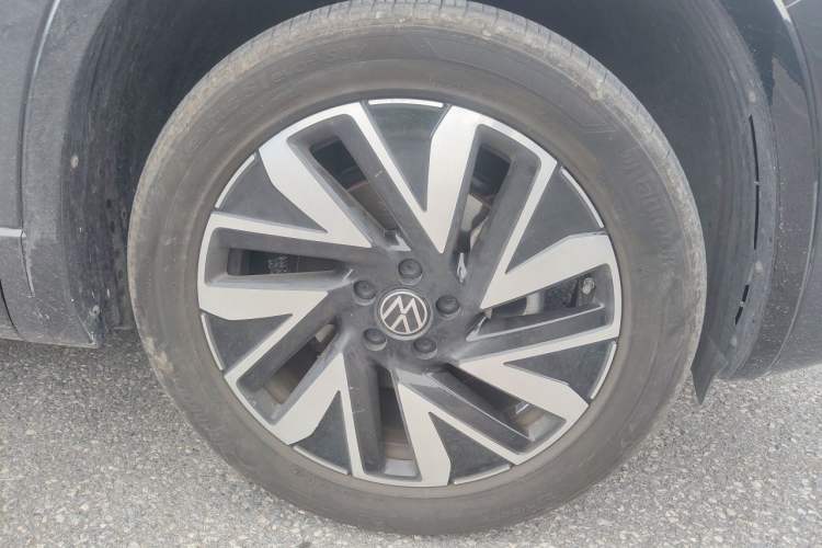 Used Volkswagen Tayron 2023 330TSI Two-Wheel-Drive R-Line High-Energy Version Right Front Wheel Hub