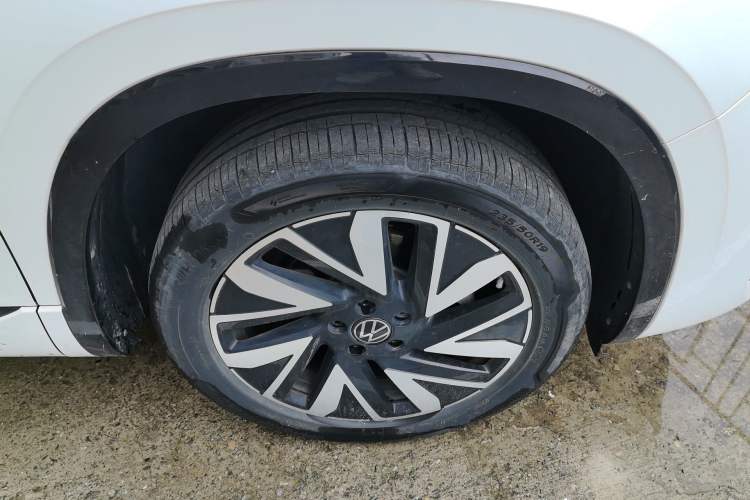 Used Volkswagen Tayron 2023 330TSI Two-Wheel-Drive R-Line High-Energy Version Right Front Wheel Hub