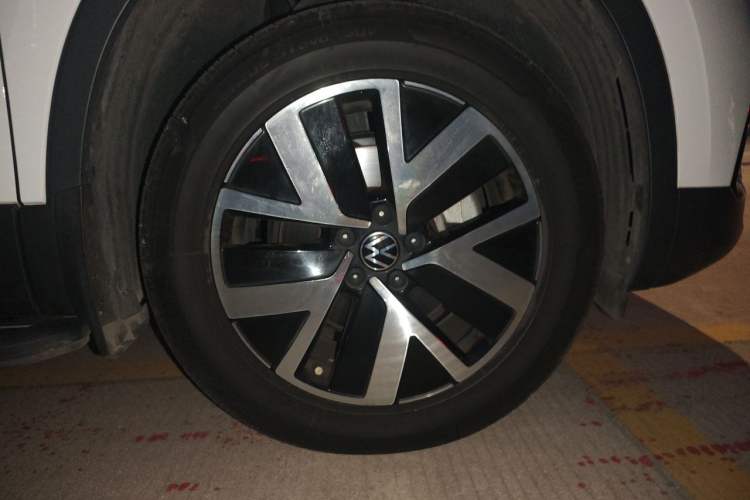 Used Volkswagen Tayron 2023 330TSI Two-Wheel-Drive Luxury Plus Advanced Version Right Front Wheel Hub