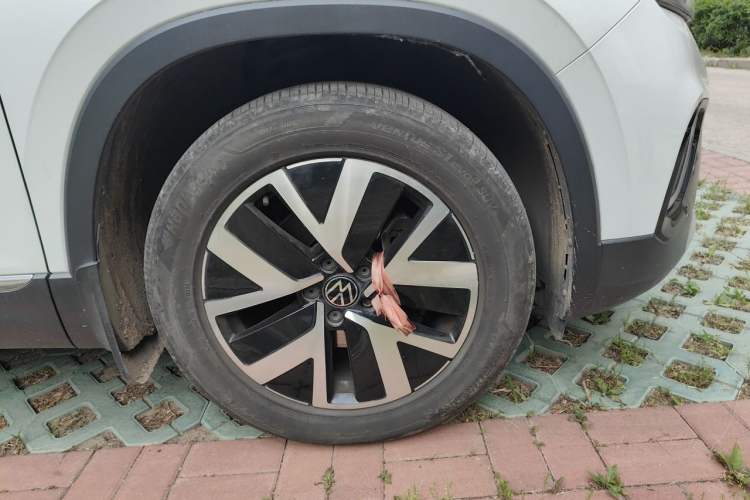 Used Volkswagen Tayron 2023 330TSI Two-Wheel-Drive Luxury Plus Advanced Version Right Front Wheel Hub
