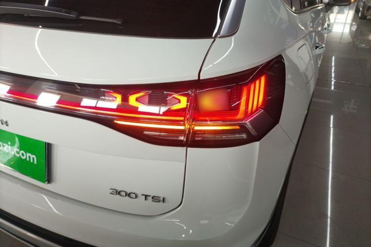 Used Volkswagen Tayron 2023 300TSI Two-Wheel-Drive Luxury Plus Advanced Edition Right Rear Taillight