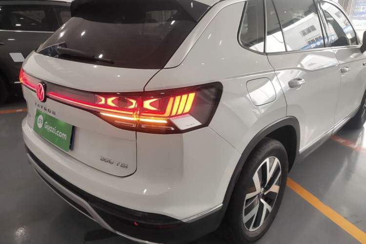 Used Volkswagen Tayron 2023 300TSI Two-Wheel-Drive Luxury Plus Advanced Edition Right Rear Taillight