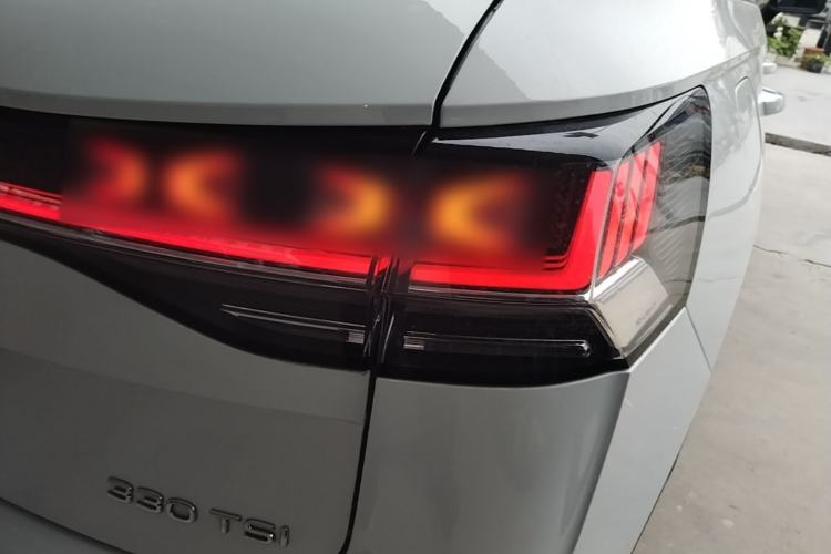 Used Volkswagen Tayron 2023 330TSI Two-Wheel-Drive Luxury Plus Advanced Version Right Rear Taillight