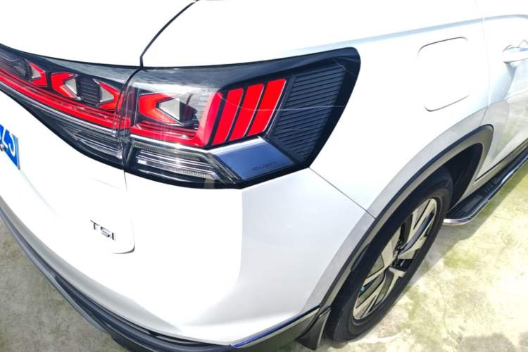 Used Volkswagen Tayron 2023 330TSI Two-Wheel-Drive Luxury Plus Advanced Version Right Rear Taillight