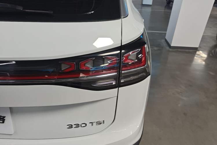 Used Volkswagen Tayron 2023 330TSI Two-Wheel-Drive Luxury Plus Advanced Version Right Rear Taillight