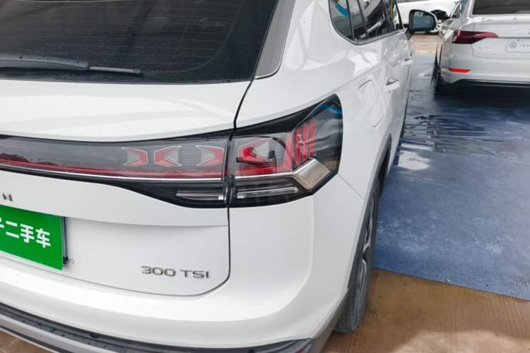 Used Volkswagen Tayron 2023 300TSI Two-Wheel-Drive Luxury Plus Advanced Edition Right Rear Taillight