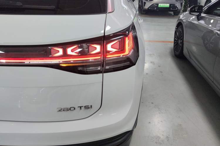 Used Volkswagen Tayron 2023 280TSI Two-Wheel-Drive Luxury Plus Advanced Version Right Rear Taillight