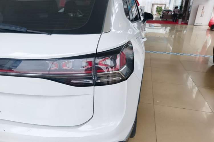 Used Volkswagen Tayron 2023 300TSI Two-Wheel-Drive Luxury Plus Advanced Edition Right Rear Taillight