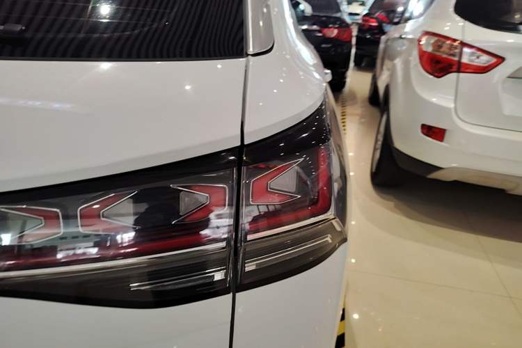 Used Volkswagen Tayron 2023 300TSI Two-Wheel-Drive Luxury Plus Advanced Edition Right Rear Taillight