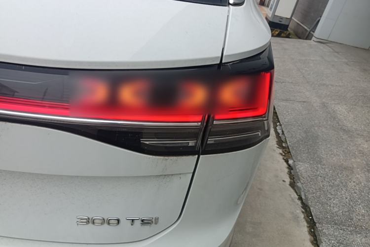 Used Volkswagen Tayron 2023 300TSI Two-Wheel-Drive Luxury Plus Advanced Edition Right Rear Taillight