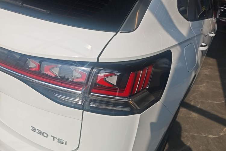 Used Volkswagen Tayron 2023 330TSI Two-Wheel-Drive Luxury Plus Advanced Version Right Rear Taillight