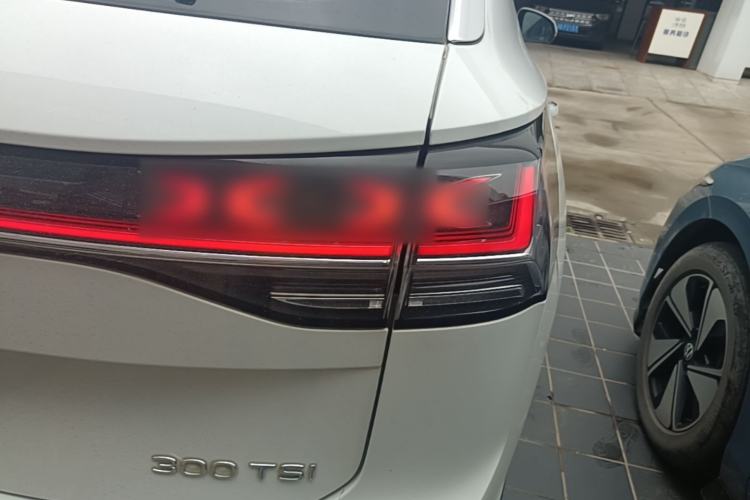 Used Volkswagen Tayron 2023 300TSI Two-Wheel-Drive Luxury Plus Advanced Edition Right Rear Taillight