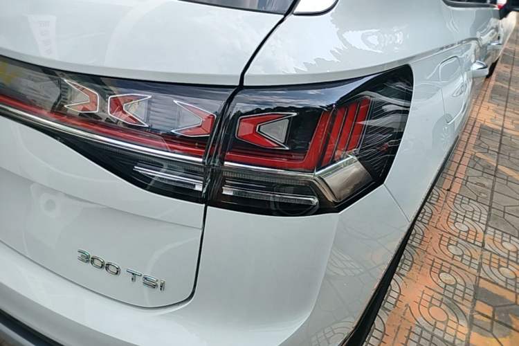 Used Volkswagen Tayron 2023 300TSI Two-Wheel-Drive Luxury Plus Advanced Edition Right Rear Taillight
