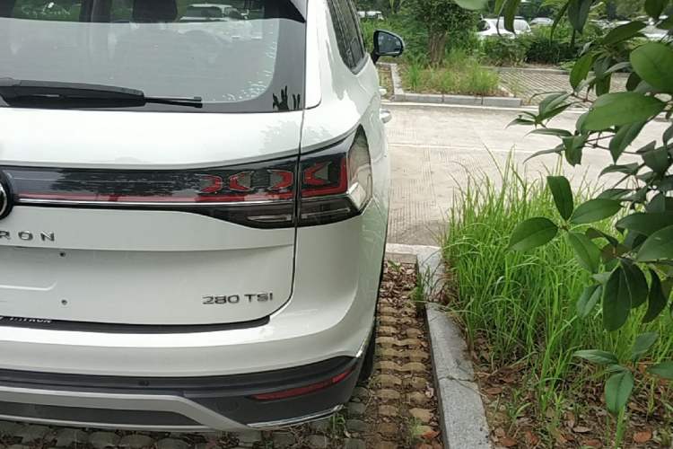 Used Volkswagen Tayron 2023 280TSI Two-Wheel-Drive Luxury Plus Advanced Version Right Rear Taillight