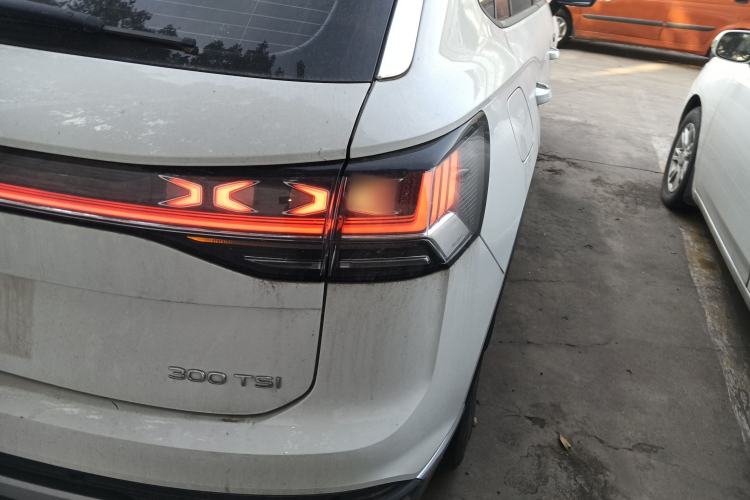 Used Volkswagen Tayron 2023 300TSI Two-Wheel-Drive Luxury Plus Advanced Edition Right Rear Taillight