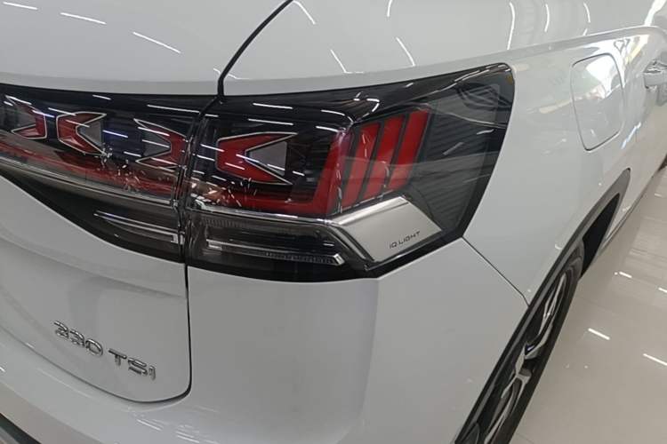 Used Volkswagen Tayron 2023 330TSI Two-Wheel-Drive Luxury Plus Advanced Version Right Rear Taillight