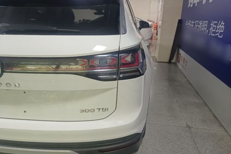 Used Volkswagen Tayron 2023 300TSI Two-Wheel-Drive Luxury Plus Advanced Edition Right Rear Taillight