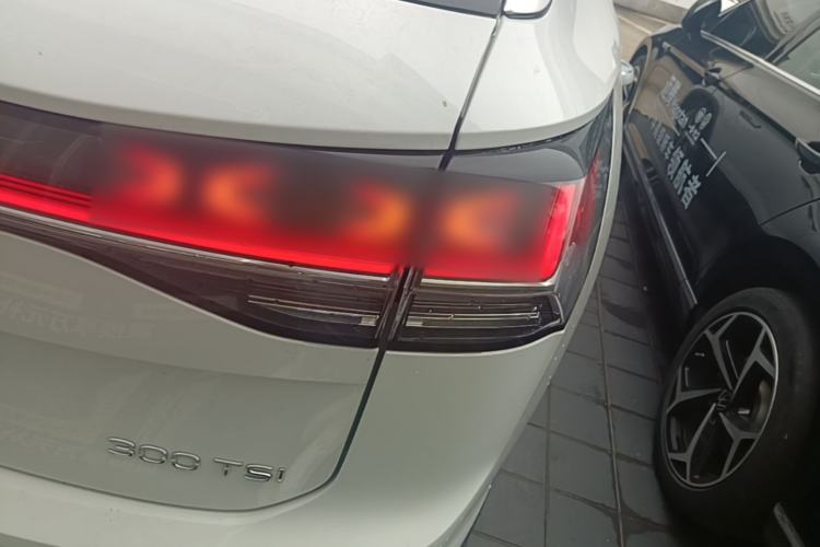 Used Volkswagen Tayron 2023 300TSI Two-Wheel-Drive Luxury Plus Advanced Edition Right Rear Taillight