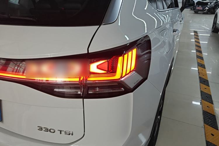 Used Volkswagen Tayron 2023 330TSI Two-Wheel-Drive Luxury Plus Advanced Version Right Rear Taillight
