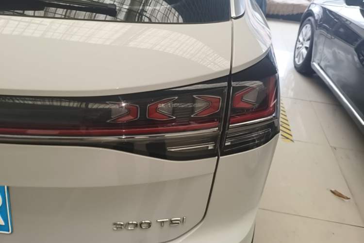 Used Volkswagen Tayron 2023 300TSI Two-Wheel-Drive Luxury Plus Advanced Edition Right Rear Taillight