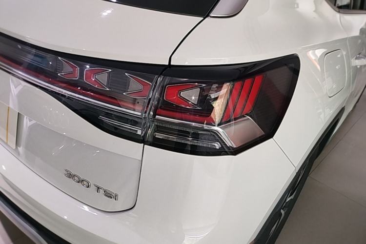 Used Volkswagen Tayron 2023 300TSI Two-Wheel-Drive Luxury Plus Advanced Edition Right Rear Taillight
