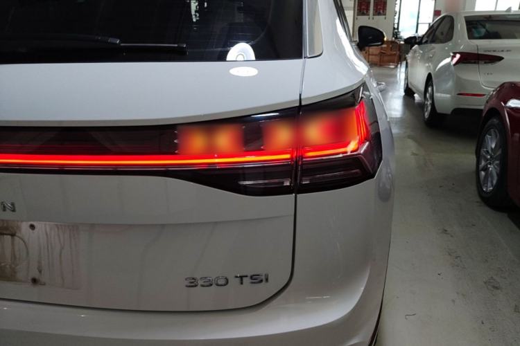 Used Volkswagen Tayron 2023 330TSI Two-Wheel-Drive Luxury Plus Advanced Version Right Rear Taillight