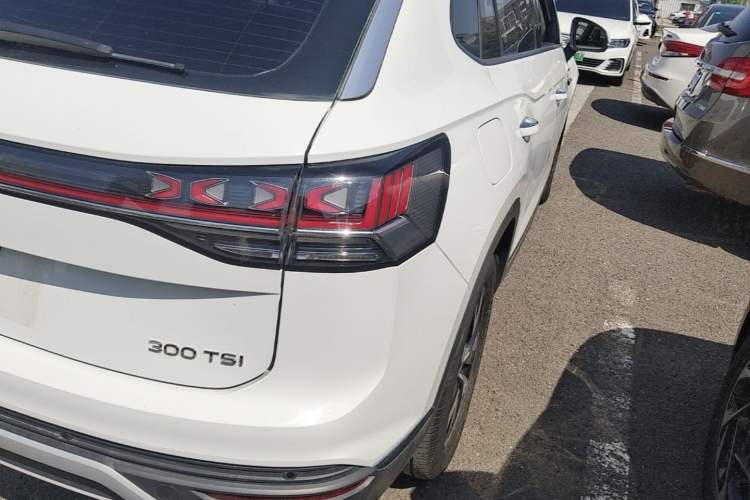 Used Volkswagen Tayron 2023 300TSI Two-Wheel-Drive Luxury Plus Advanced Edition Right Rear Taillight