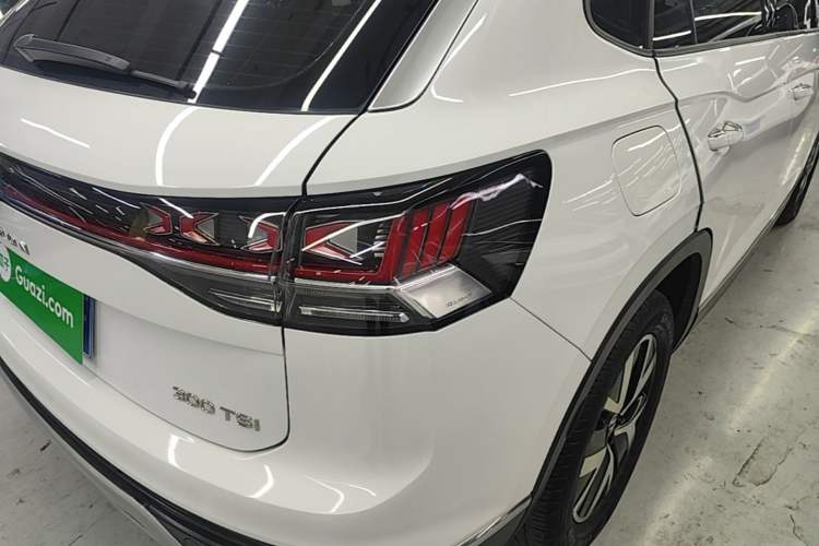 Used Volkswagen Tayron 2023 300TSI Two-Wheel-Drive Luxury Plus Advanced Edition Right Rear Taillight